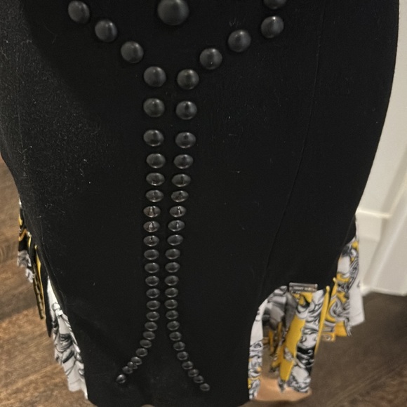 Elegant Designer Black Dress with Studded Detailing and Printed Hem Italy made - Picture 3 of 3